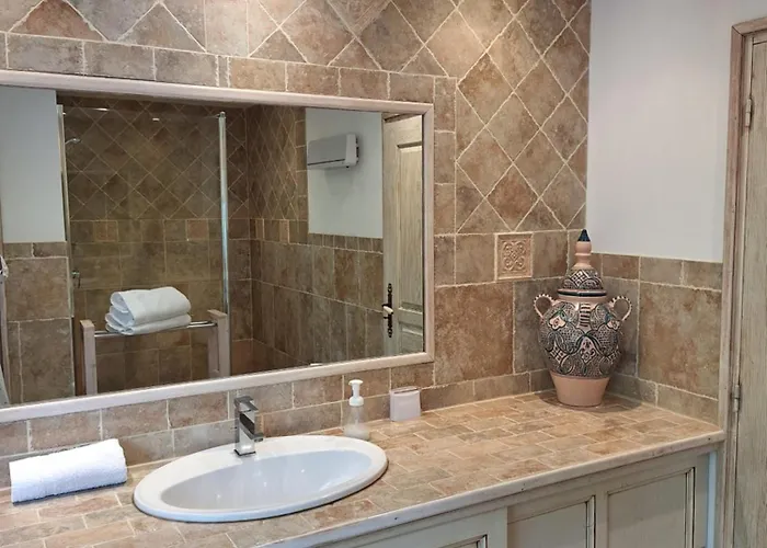 Acellu Nyaraló Bonifacio